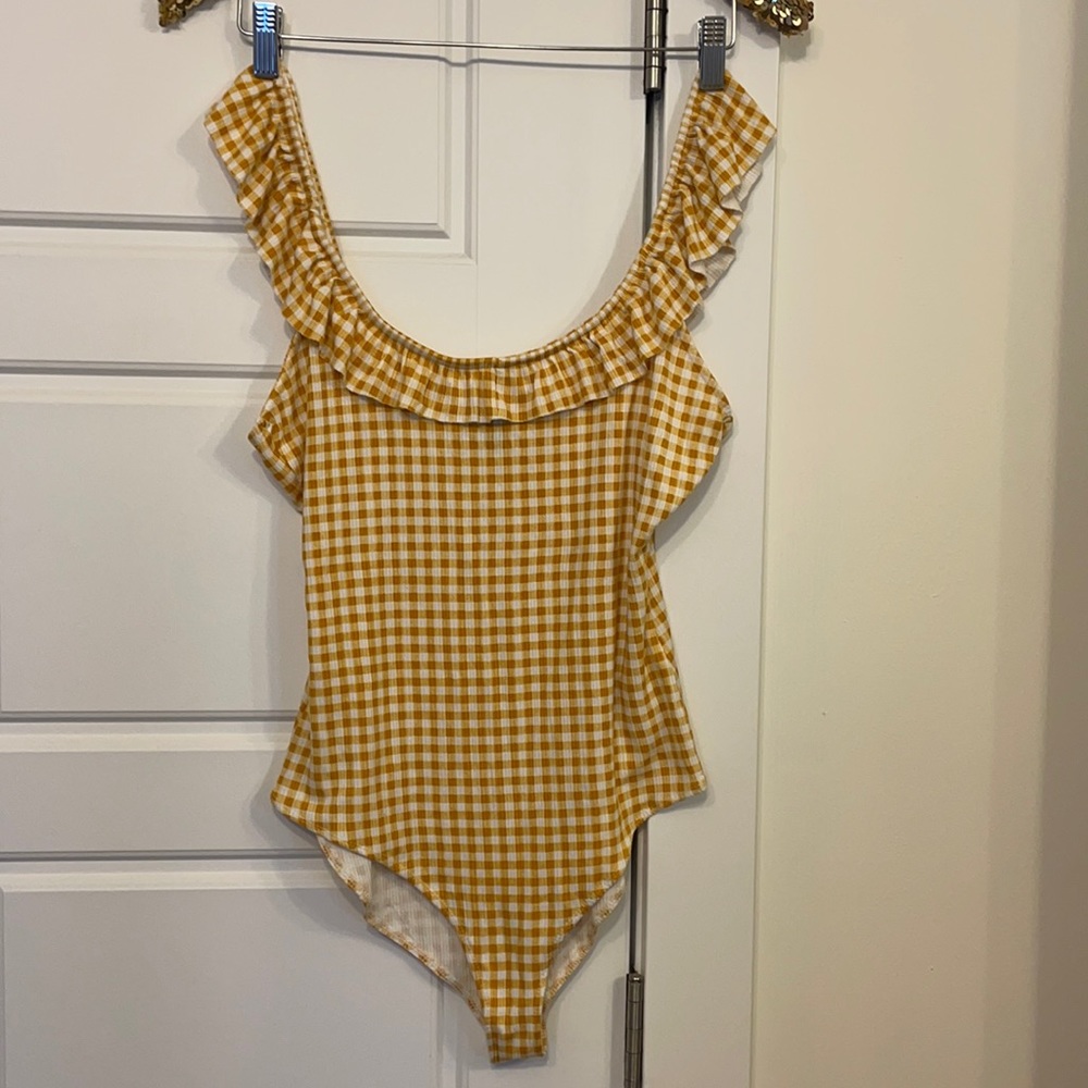 Mustard Ruffle scoop neck gingham body suit large